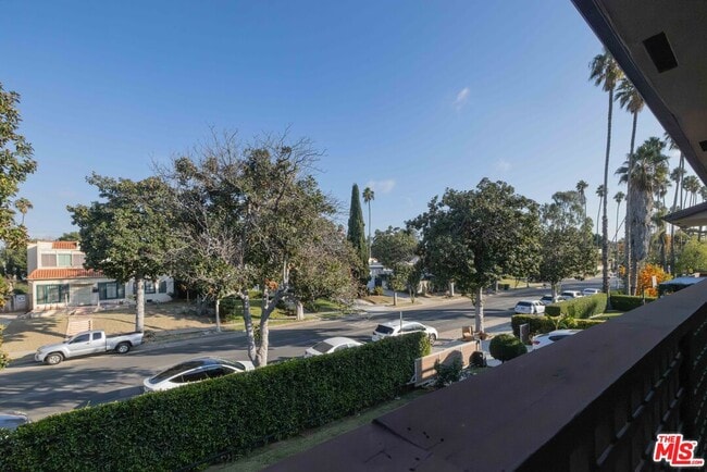 Building Photo - 1121 S Wilton Pl