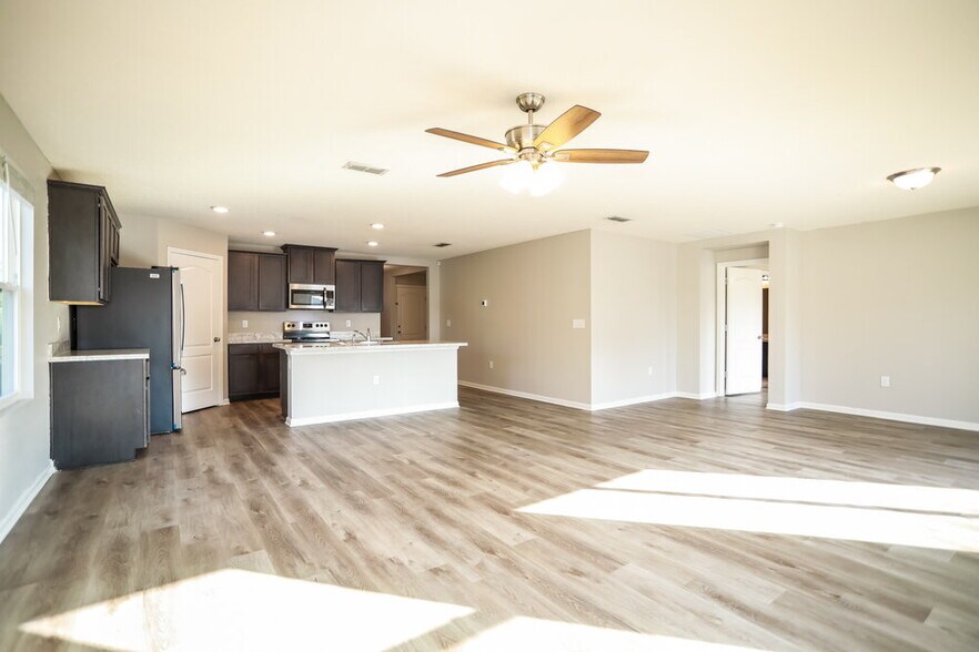 Building Photo - 2303 Pebble Point Dr