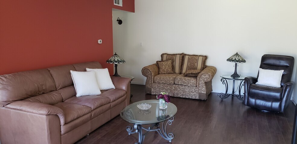 Building Photo - 4095 Bonita Rd