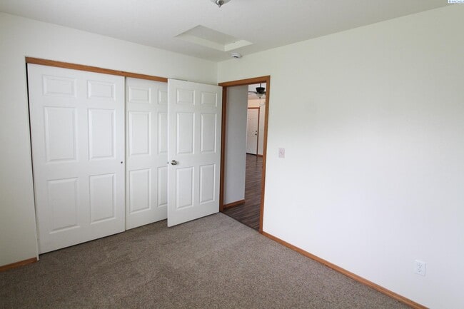 Building Photo - 3 bed, 2 bath home in Pasco