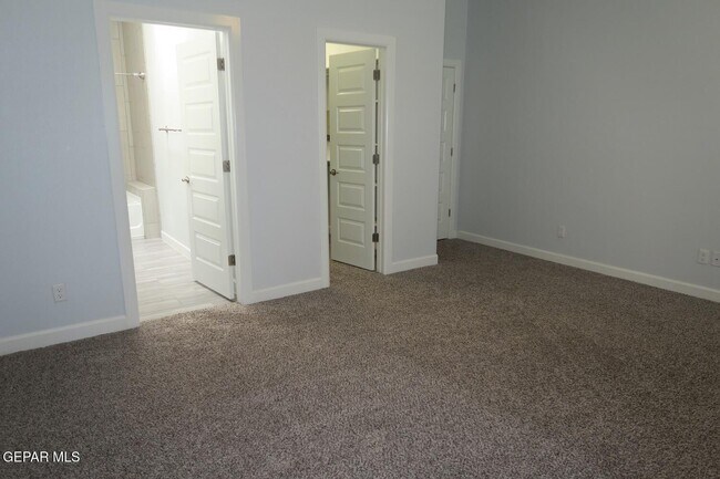 Building Photo - 13153 Cozy Cove Ave
