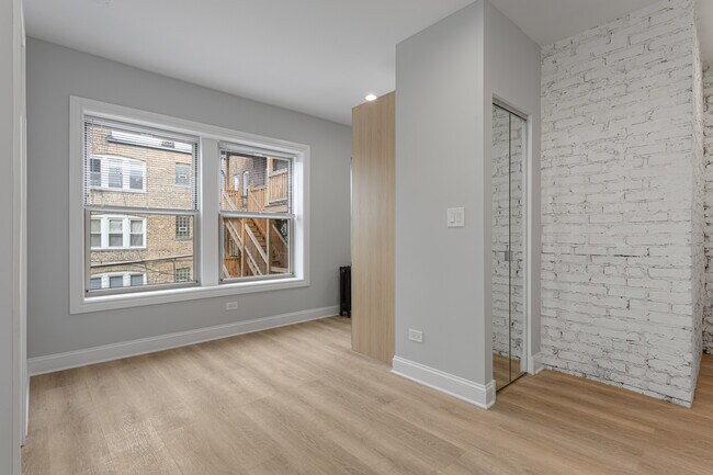 Building Photo - 1631 W Chase Ave