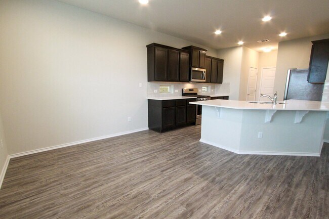 Building Photo - Newly Built 3 Bedroom, 2.5 Bath House in Round Rock's University Park Villas