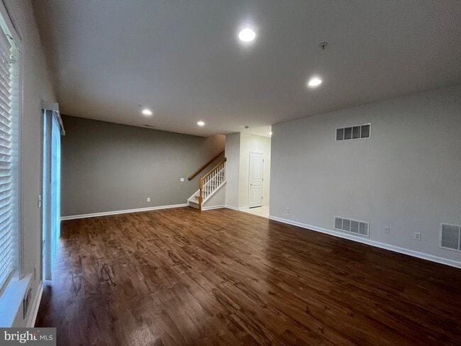 Building Photo - 895 Chatfield Rd