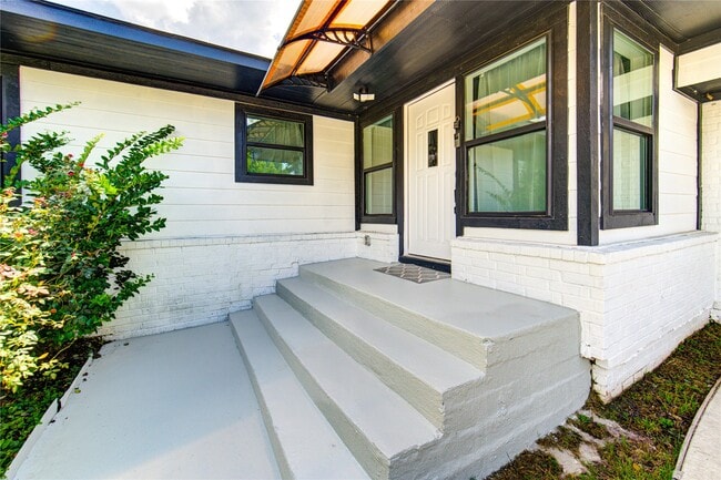 Building Photo - 6638 Winton St