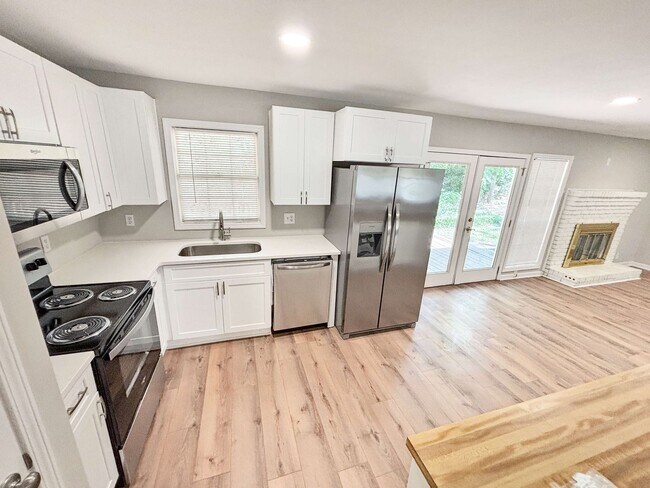 Building Photo - Renovated Brick Ranch w/Basement