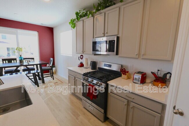 Building Photo - 16487 Mountain Flax Dr