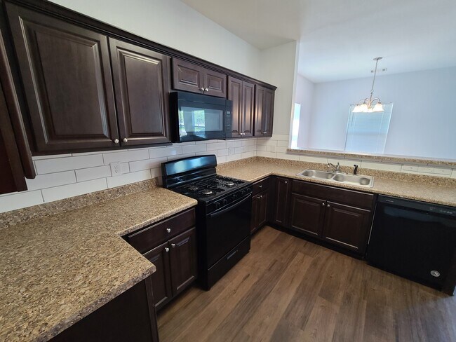 Building Photo - 3151 Roe Dr