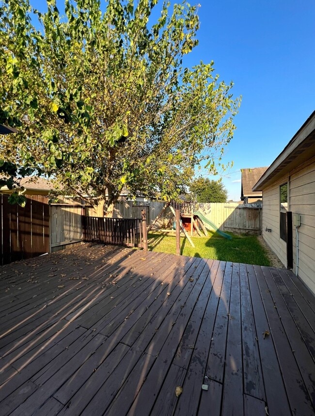 Building Photo - 15647 Flagstone Walk Way