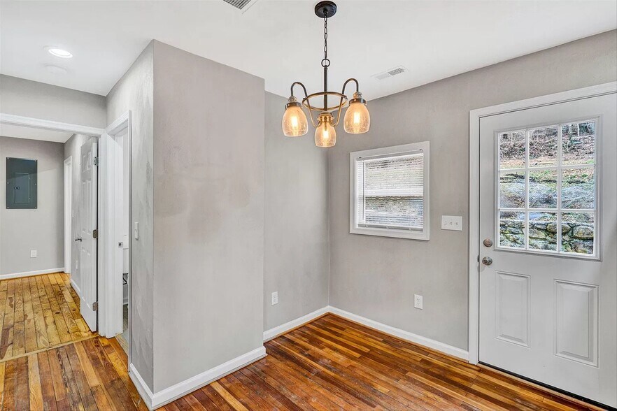 Building Photo - 1423 Varnell Ave NE