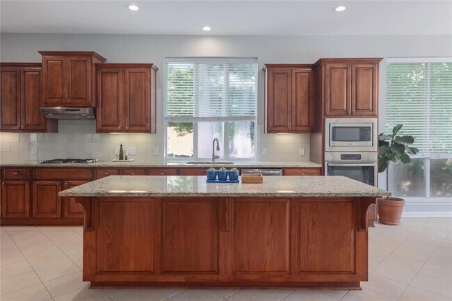 Building Photo - 2279 Fernspring Dr