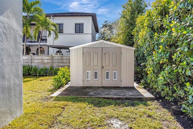 Building Photo - 6841 SW 71st Ave