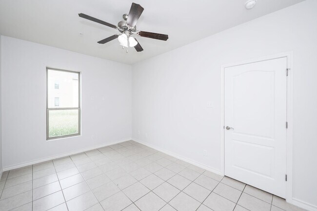 Building Photo - 1511 Don Camilo Blvd