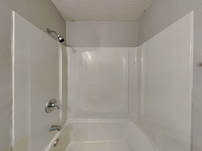 Building Photo - 4720 Kilpatrick Ave