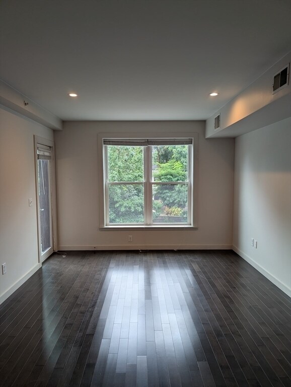 Building Photo - 3383 Washington St