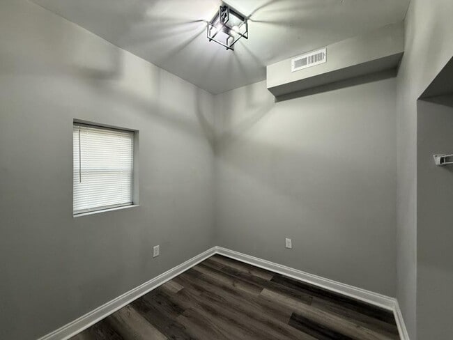 Building Photo - 5340 Maple Ave