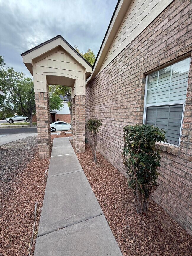 Building Photo - 7616 Copperfield Dr NE
