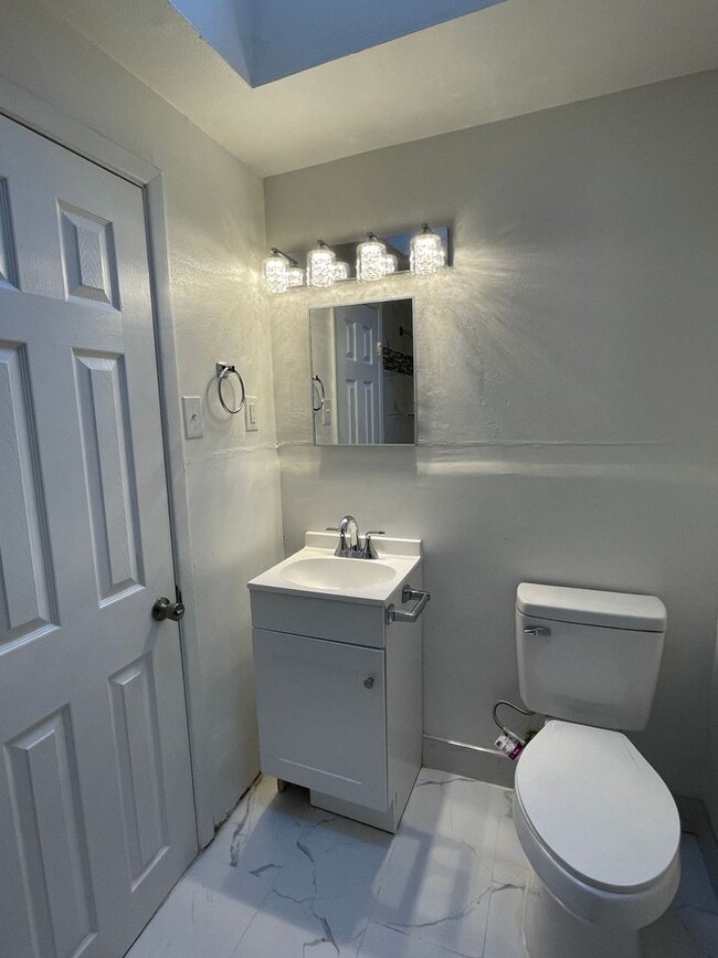 Building Photo - Beautiful 3 Bedroom, 1.5 Bath in Brookhaven