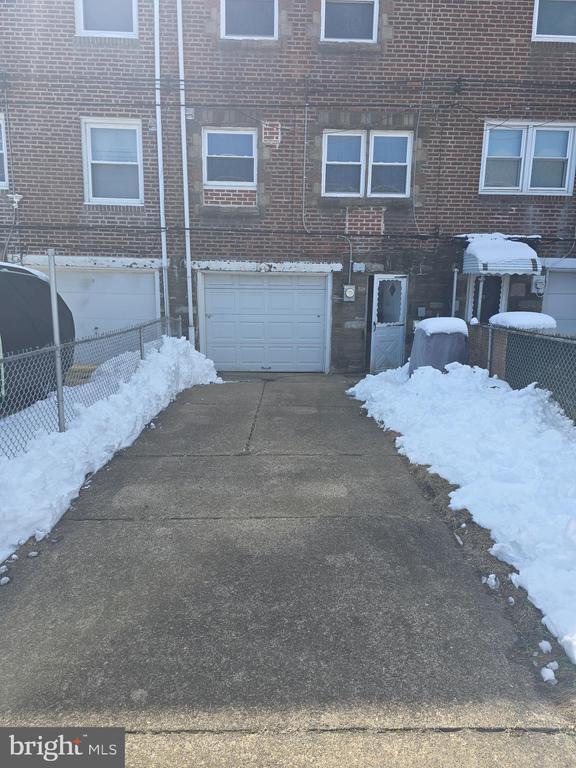 Building Photo - 2849 Hellerman St