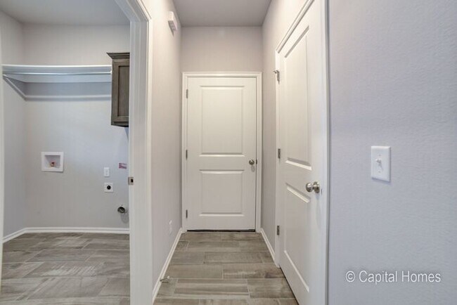 Building Photo - Move In Special! Relax In The Comfort of a...
