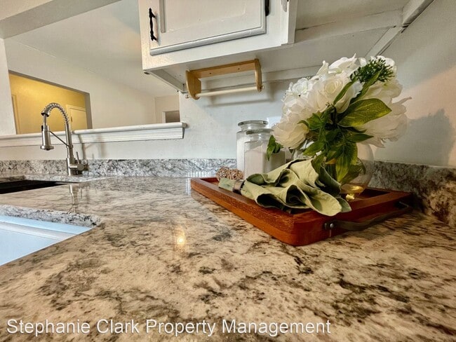 Building Photo - 5 br, 3.5 bath House - 1317 Beacons Reach ...