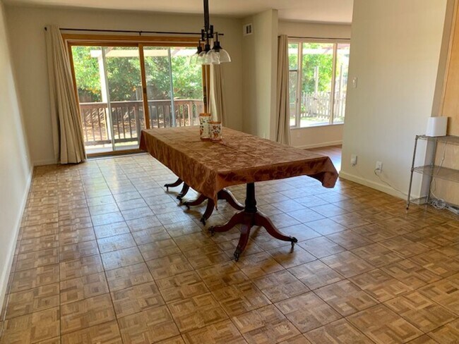 Building Photo - Spacious house with hardwood, handicap ramps, pet friendly, large garden with fruit trees