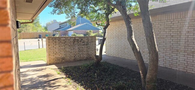 Building Photo - 7307 Edenborough Dr