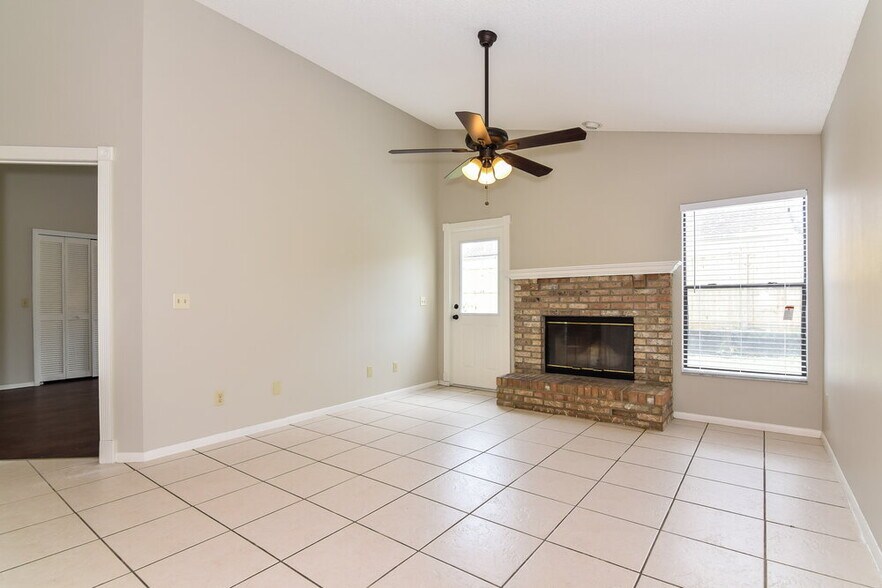 Building Photo - 600 Birgham Pl