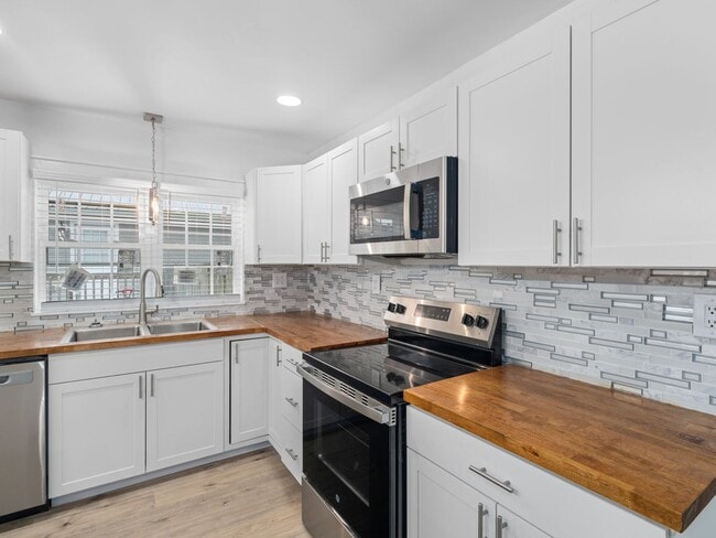 Building Photo - Home for rent in Hohenwald