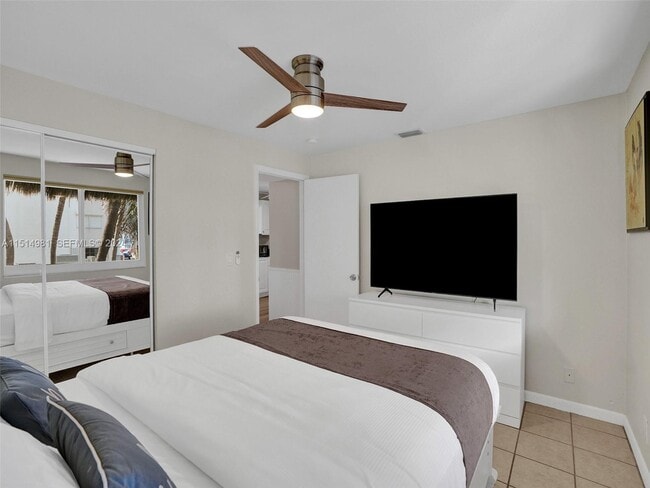 Building Photo - 900 N Surf Rd