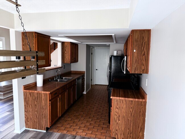 Building Photo - 1492 Sanzon Dr