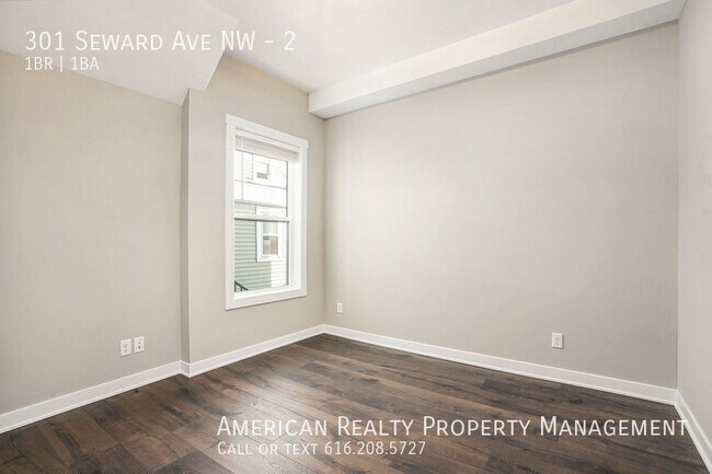 Building Photo - 301 Seward Ave NW
