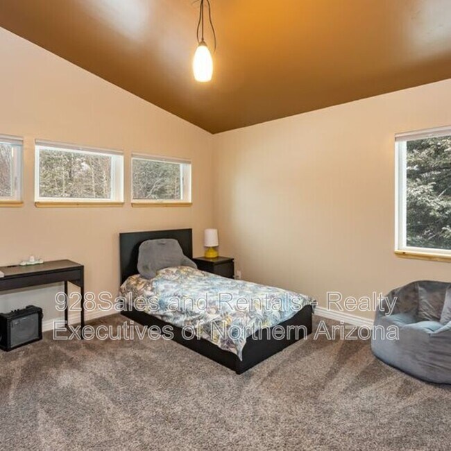 Building Photo - 2304 N Talkington Dr