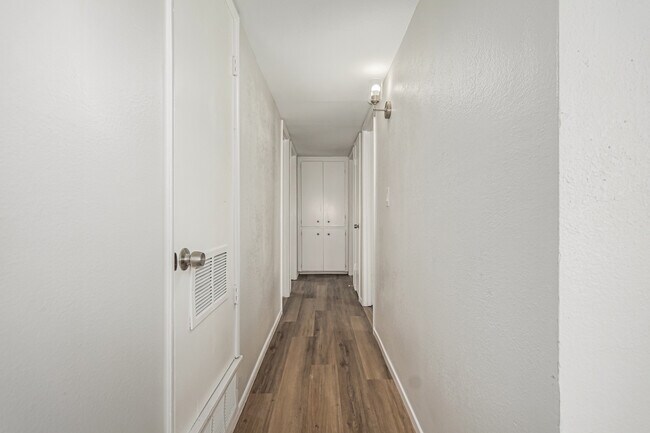 Building Photo - 4641 S 17th Pl