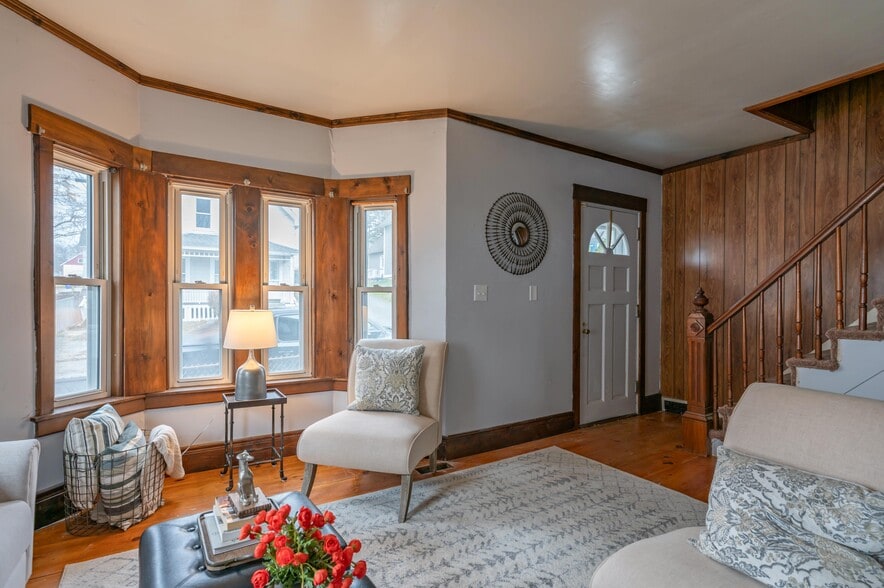 Building Photo - 459 Central St