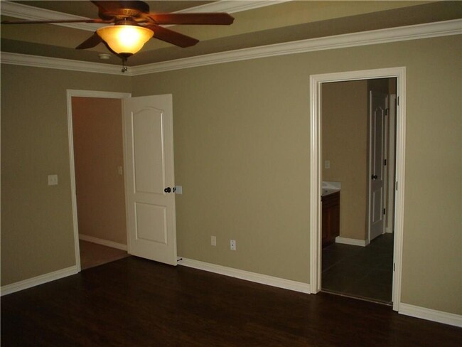 Building Photo - 3 Bedroom, 2 Bathroom - **ASK ABOUT OUR CA...