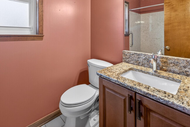 Building Photo - 1140 Troon Dr E