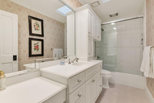 Building Photo - 6248 E Montecito Ave