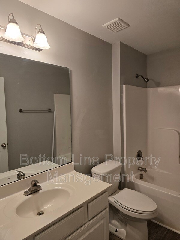 Building Photo - 3850 Fircrest Dr