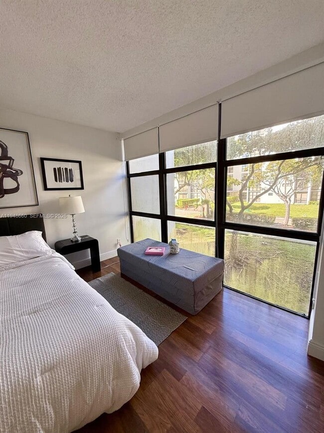 Building Photo - 17011 N Bay Rd