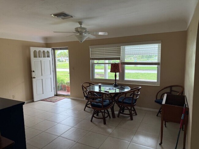 Building Photo - Well maintained 2/2 with a large yard in a...