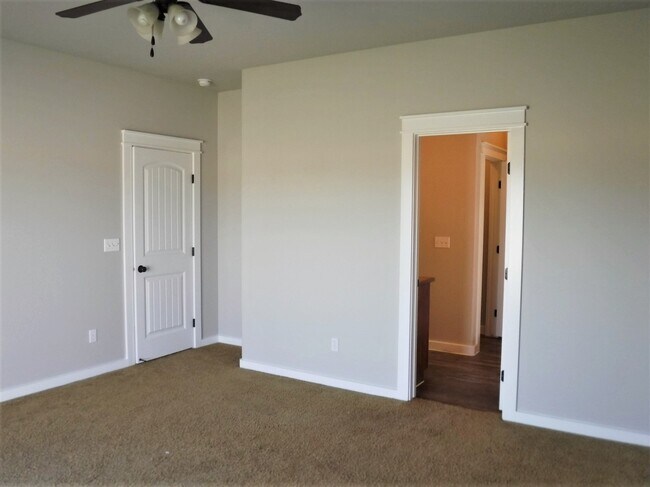 Building Photo - Beautiful 3 bed 2.5 bath home in the Cobblefield Crossing Subdivision in Meridian.
