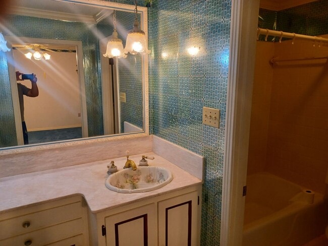 Building Photo - 4bd/3bth - Move-In Ready