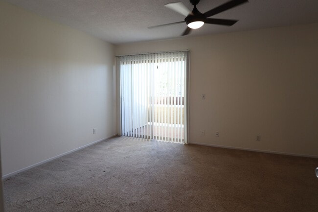 Building Photo - Rice Ranch Condo