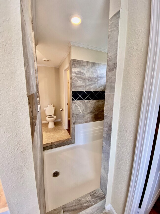 Building Photo - 11720 W Small Oaks Ln