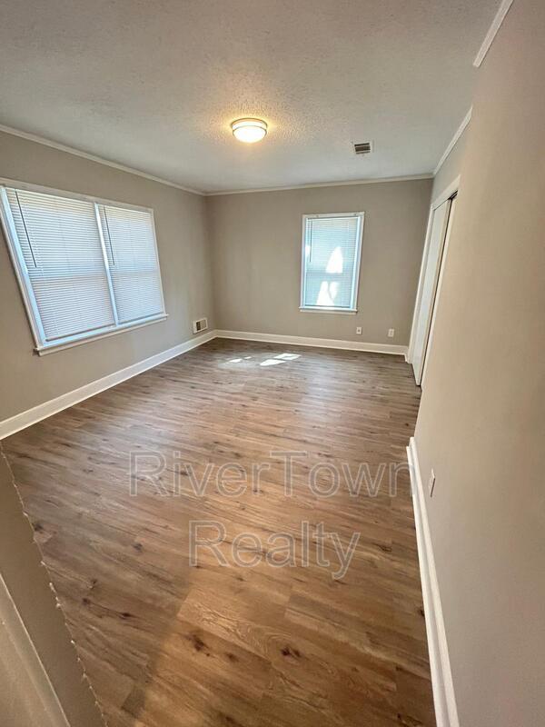 Building Photo - 2144 Henry Cir