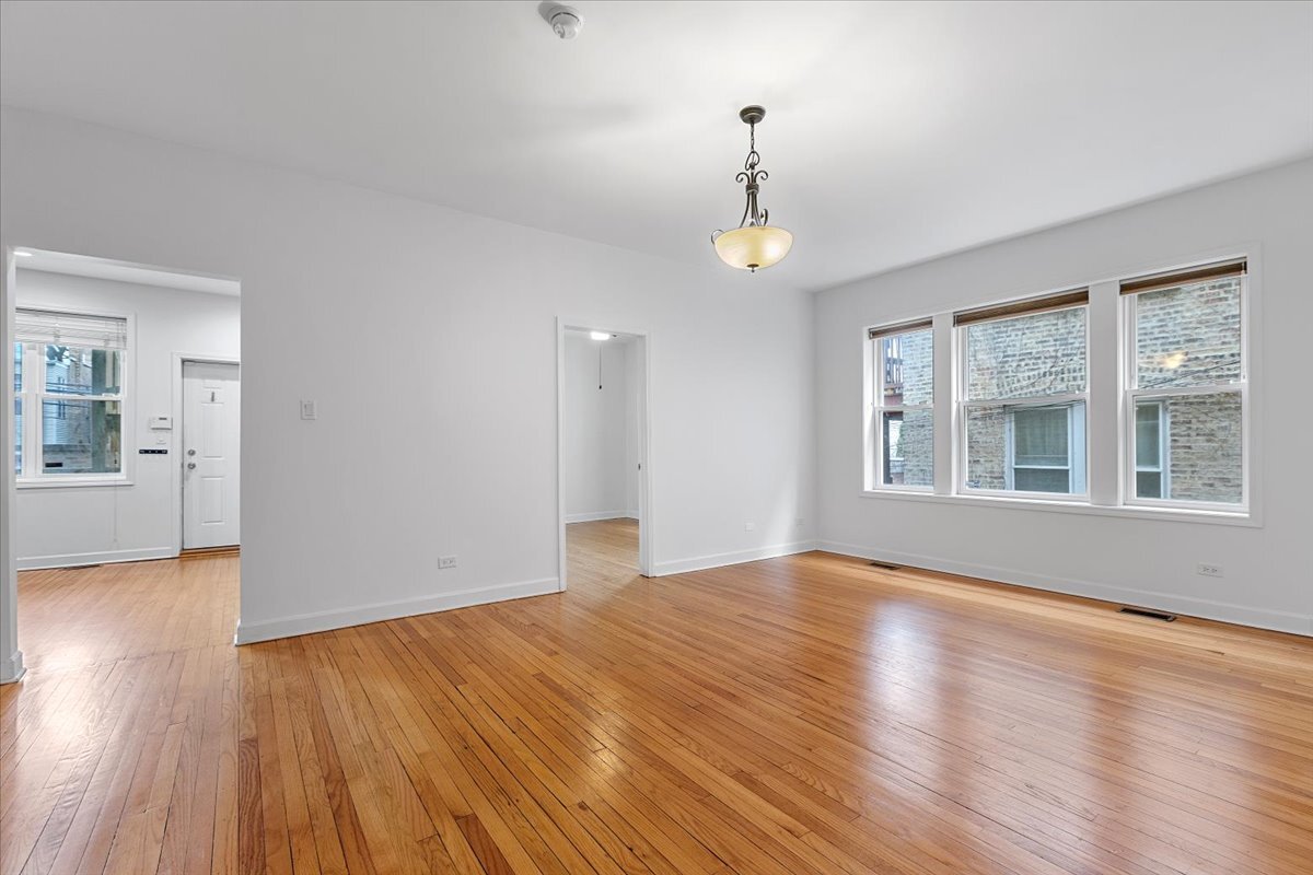 Building Photo - 6445 N Greenview Ave