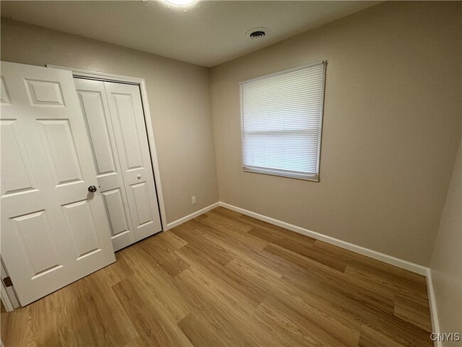 Building Photo - 304 Birchwood Blvd