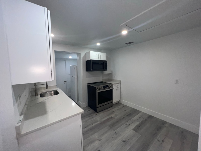 Building Photo - 6439 Willow Wood Ln