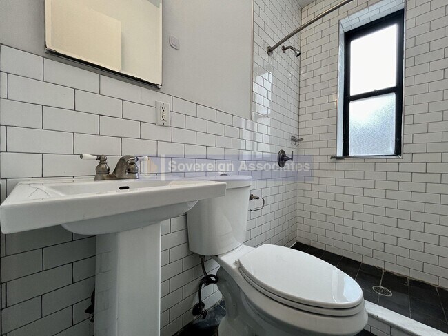 Building Photo - 606 W 191st St